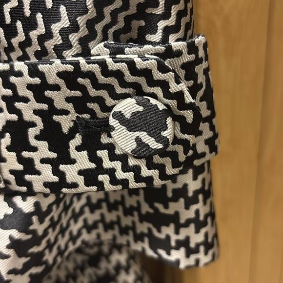 NWT -  3/4 Formal
Coat. Fits 8-10 w/curves. Tie Belt,Notched  Collar,Vented hem - Picture 6 of 8